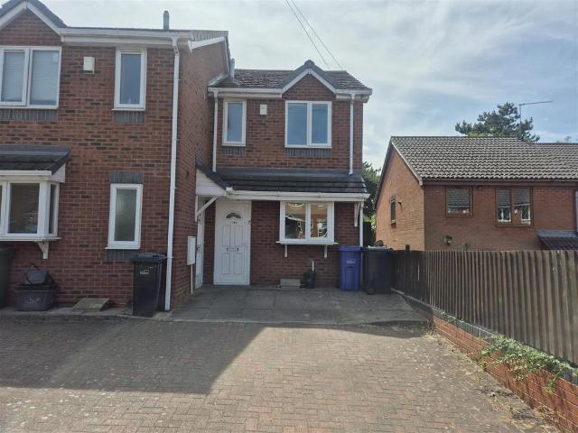 Cemetery Road, Lye 2 bed semi detached house to rent £825 pcm £190 pw