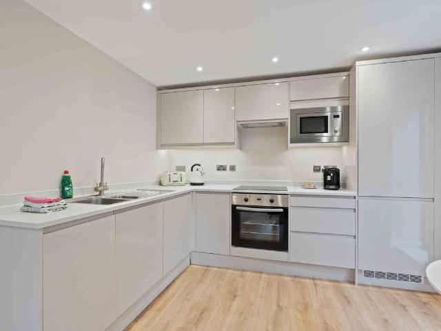 Centenary House, North Street, Leeds LS2, 1 bed flat to rent, £1,200 pcm | PrimeLocation