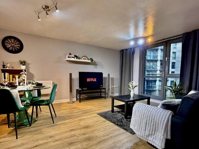 Centenary Plaza, 18 Holliday Street, Park Central, B1 1HH, United Kingdom | 2 bed apartment for rent #160327980 | Rentberry