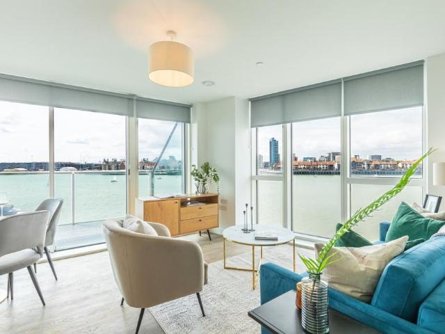 Centenary Plaza Southampton SO19 2 bed apartment to rent £1,770 pcm £408 pw