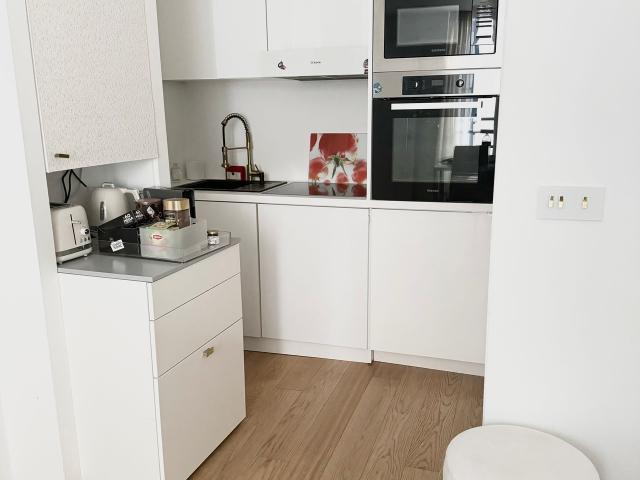 Center and highly secured area, Paris Amsterdam Apartments for Rent