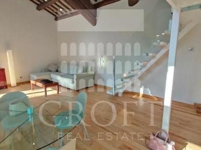 Center Pantheon: Beautiful fully furnihed modern 1 bedroom, 2 bath loft in Historic building. Quiet, bright, parquet floors, high ceilings, air conditioning, close to services. # 2264