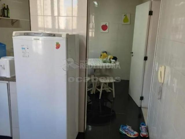 Centro / Condomínio Aparecida Tarraf Apartamento 03 dormitórios com armário, sendo 01 tipo apartam