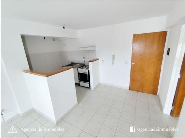 ALQUILA: Departamento 1 Dormitorio con Aire Acondicionado / B° Guemes