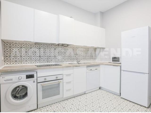 Centro Alfalfa. Excelente y amplio piso dúplex ático SIN MUEBLES de 2 habitaciones se alquila. Terr