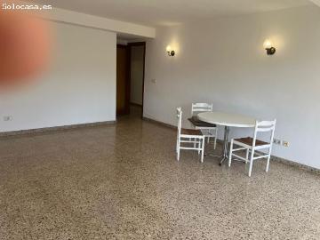 CENTRO / AVENIDAS Se alquila piso sin muebles