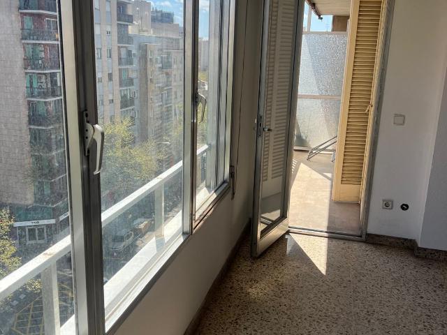 CENTRO / AVENIDAS Se alquila piso sin muebles