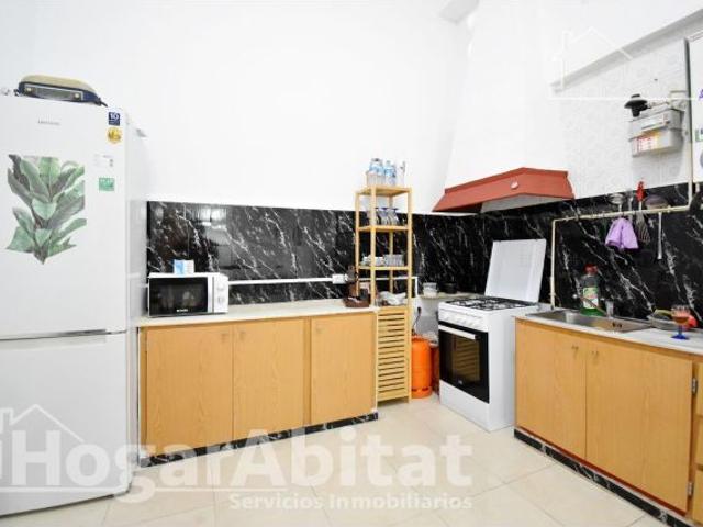 ¡CENTRO DE GANDIA! BAJO MUY AMPLIO CON TERRAZA Y TRASTERO
