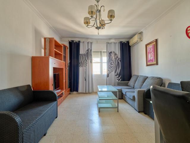 Centro de Jerez calle Evora amplia vivienda de tres dormitorios
