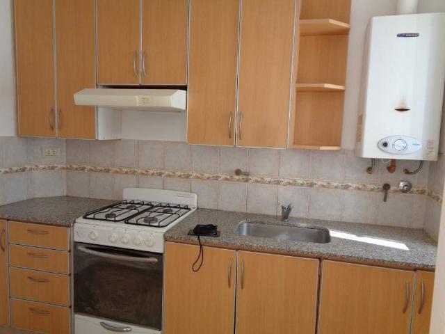 Centro Departamento de Categoría de 1 Dormitorio, Amplio y Luminoso con Balcón, Cocina Separada Equipada y Terraza cTendederos
