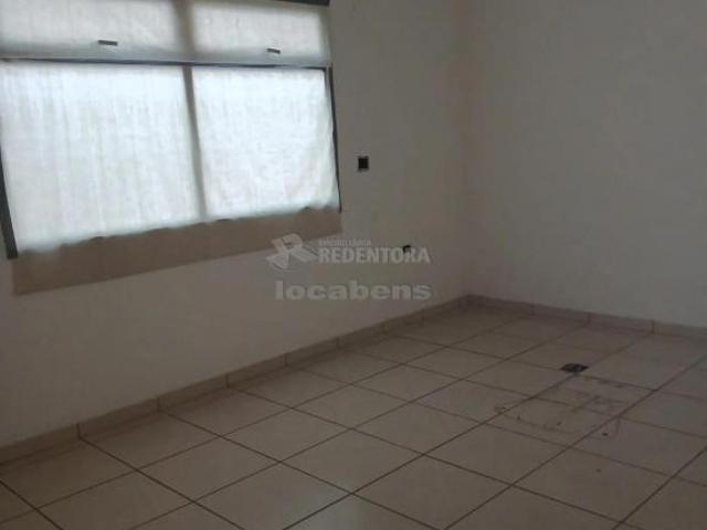 Centro Imóvel em terreno de 428 m² e 300 m² de construção, originalmente residencial, mas já com d