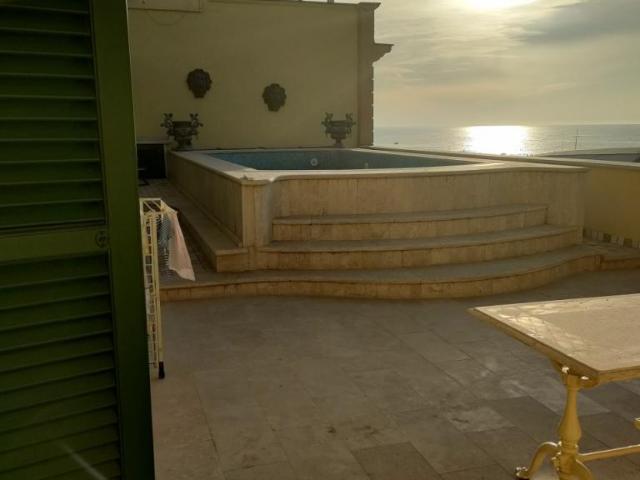 CENTRO MARE 8 vani 190mq