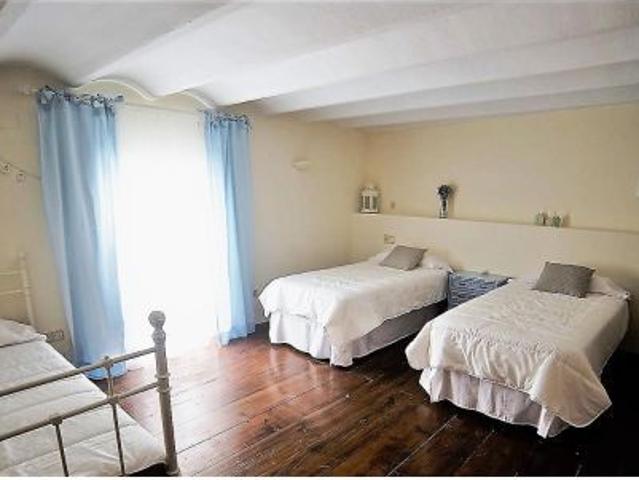 Centro Santa Catalina. Excelente y coqueto piso DÚPLEX de calidades y decorado con gusto se alquila