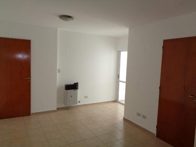 Centro ¡Sin Comisión Inmobiliaria! Depto. de Categoría de 1 Dormitorio, con Balcón y Terraza