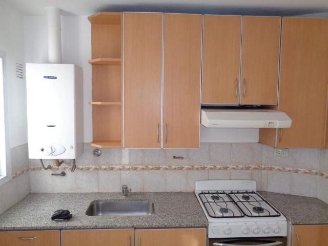 Centro ¡Sin Comisión Inmobiliaria! Excelente Departamento de Categoría, de 1 Dormitorio, Amplio con Balcón, Cocina Separada y Terraza
