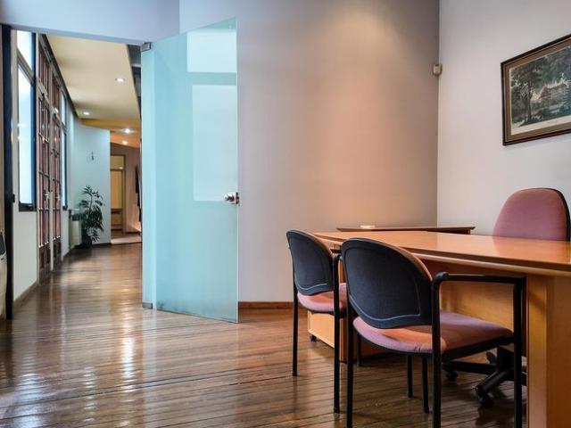 Casa Uso Corporativo 200m2 Frente a Plaza San Martin Dorrego 700