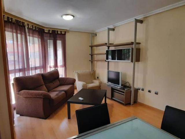 CENTRO, TODO EXTERIOR, con 2 dormitorios amplios, armario empotrado, 2 baños completos, cocina independiente con lavade