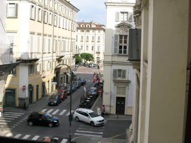CENTRO – VIA DEL CARMINE – AMPIO MONOLOCALE CON CUCININO