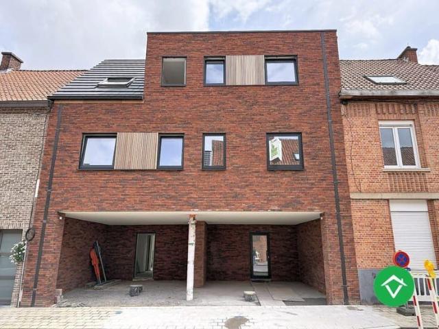 Centraal gelegen nieuwbouwwoning met 3 slaapkamers, tuin en