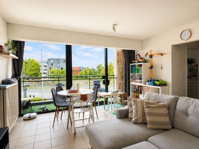 Centraal gelegen appartement met 2 slaapkamers, terras en ondergrondse autostaanplaats