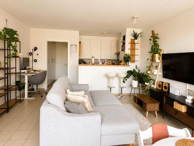 Centraal gelegen appartement met 2 slaapkamers, terras en ondergrondse autostaanplaats