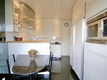 Centraal gelegen appartement met 2 slpk, 2 terrassen en garage voor 890 EUR/mnd