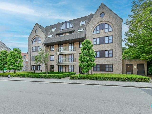 Centraal gelegen appartement met garage te Izegem