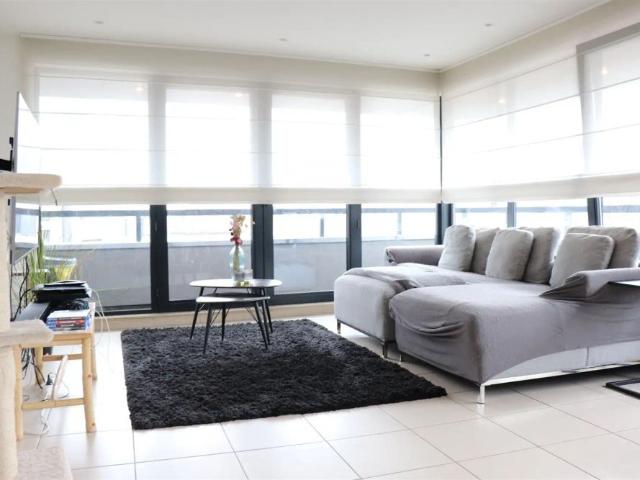 Centraal gelegen appartement 128m² met 1 slaapkamer en een bijkamer