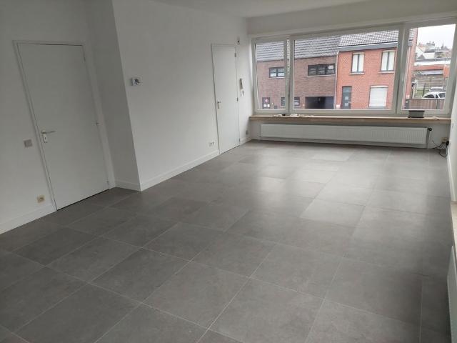 Centraal gelegen en vernieuwd appartement met 2 slaapkamers