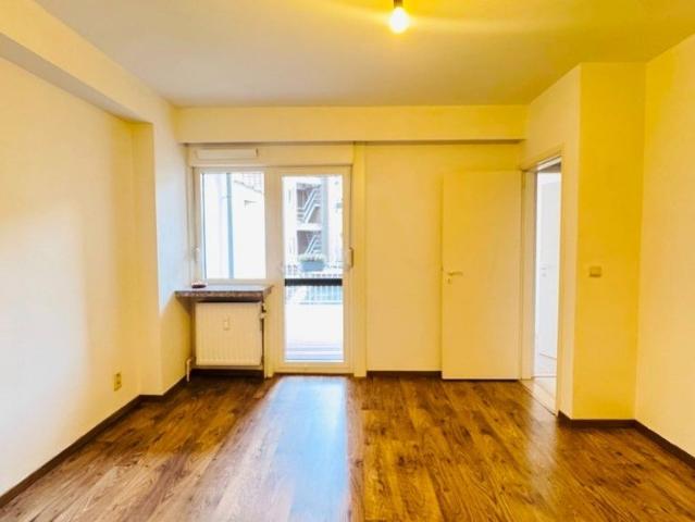 Centraal gelegen gerenoveerd 3 slaapkamerappartement met 2 terrassen