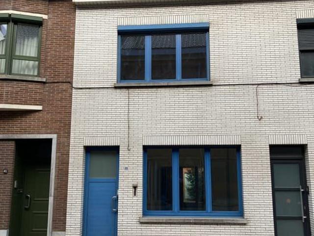 Centraal gelegen gerenoveerde woning