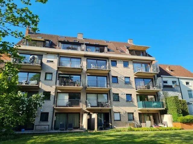 Centraal gelegen instapklaar duplex appartement met garage en terras!