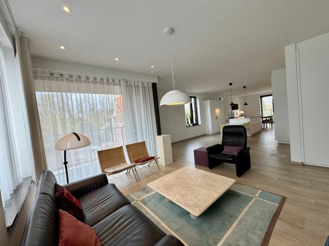 centraal gelegen luxueus appartement met parkzicht