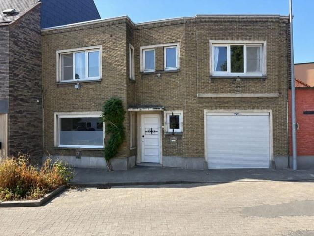 Centraal gelegen ruime woning met garage