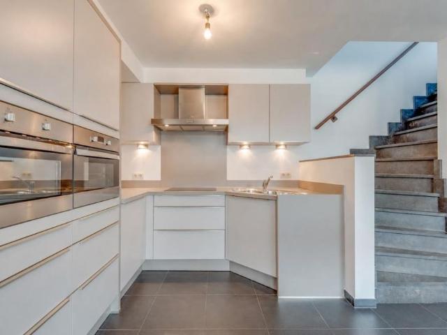 Centraal gelegen, recent duplex appartement met 1 slpk voor 765 EUR/mnd