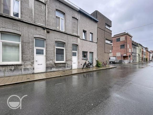 Centraal gelegen rijwoning met 2 slaapkamers, omgeving UZ