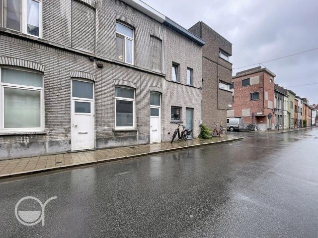 Centraal gelegen rijwoning met 2 slaapkamers, omgeving UZ