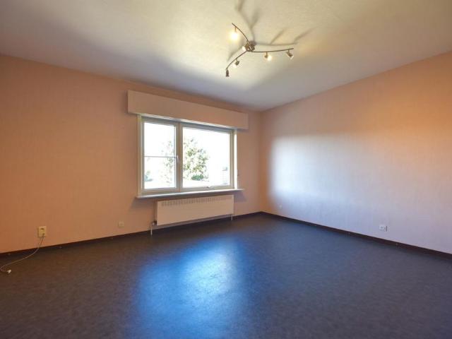 Centraal gelegen woning met 3 slpk, tuin en garage voor 1.100 EUR per maand