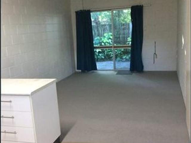 CENTRAL MAROOCHYDORE WITH PRIVATE COURTYARD