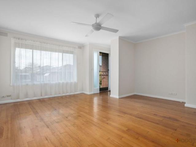 Central Mentone | New Carpet | Spacious Unit