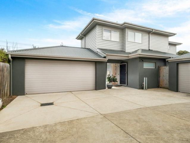 Central Modern Townhouse 310m2