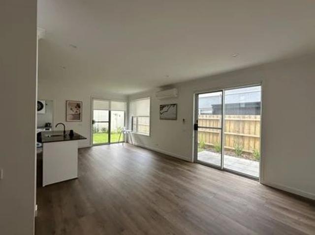 Central, Modern Townhouse