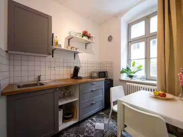 Central – Modern Studio Apartment  Fully Furnished & Move in Ready, Dresden Amsterdam Apartments for Rent