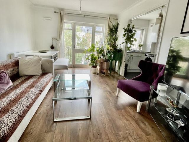 Central one bedroom apartment with balcony