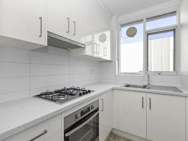 Central One Bedroom Apartment in the Heart of Richmond
