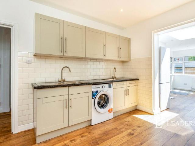 Central Avenue, Bognor Regis, West. 1 bed in a house share to rent £850 pcm £196 pw