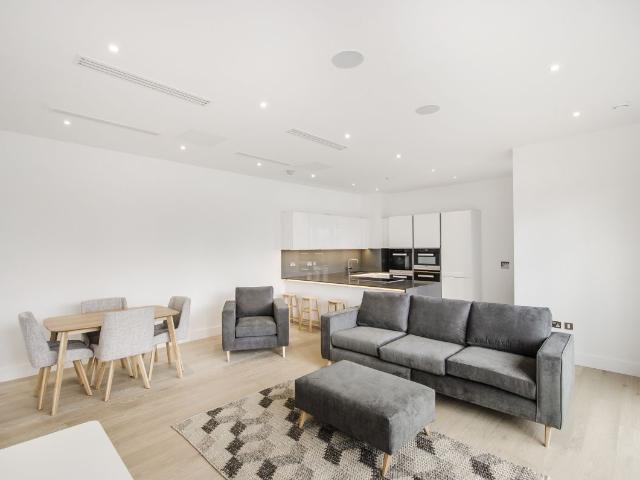 Central Avenue, London SW6, 2 bed flat to rent, £3,939 pcm | PrimeLocation
