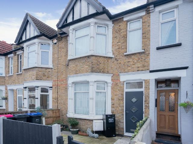 Central Avenue, Southchurch Village SS2, 2 bed terraced house to rent, £1,625 pcm | PrimeLocation
