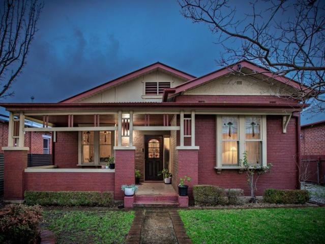 Central Albury Charmer
