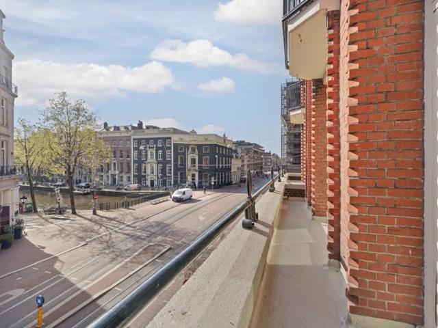 Central Amsterdam 1 bedroom apartment